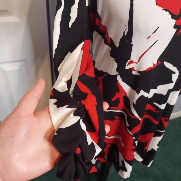 Premise Sharkbite Print Top/ Blouse Size Small - Picture 3 of 14